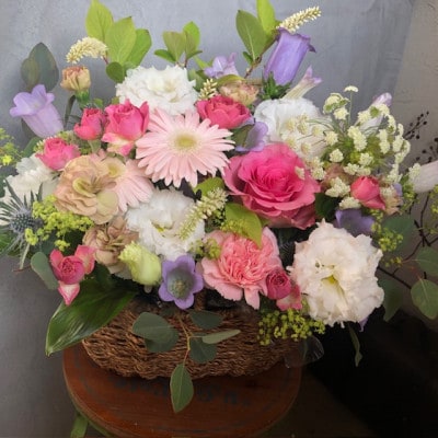 バスケットフラワーアレンジメント【配送不可地域：離島・北海道・九州】