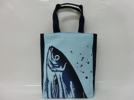 a10-829　焼津 鰹・かつお たて型 バッグと 焼津 巾着