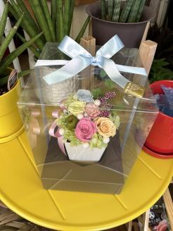 a17-068　プリザーブドフラワー【クリアケース入り】