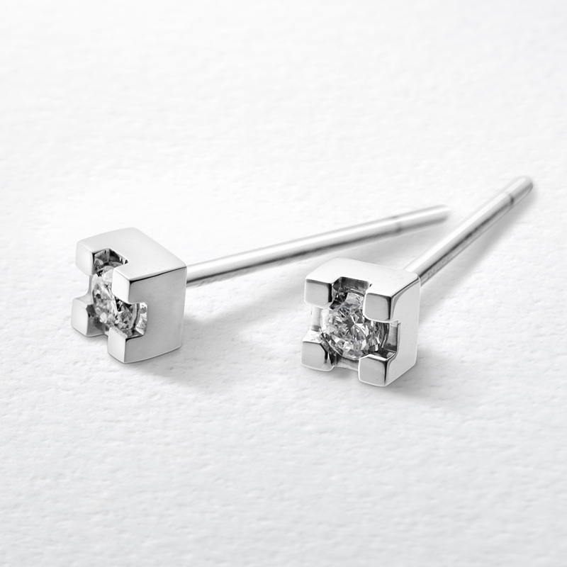 b230-001　プラチナ900 ダイヤモンド ピアス Eis(アイス)