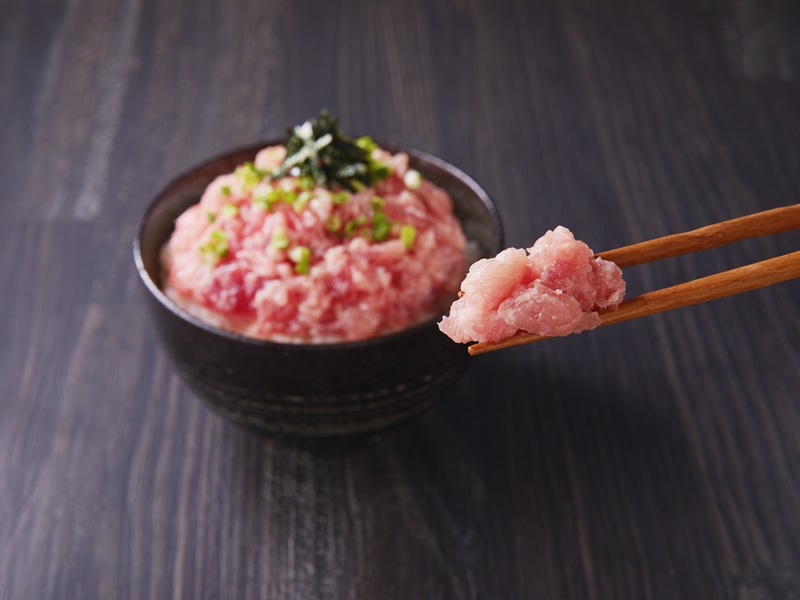 a10-1087　藁焼きカツオとバチまぐろのネギトロ