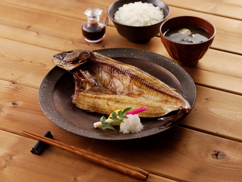 a15-667　【焼津ひもの食堂】焼いてあるひものセット【雅】