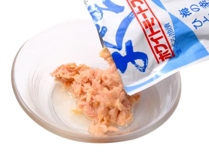 a10-601　マグロ　ホワイトミ－ト　７０ｇ×１２　カネトモ