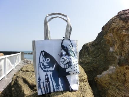 a10-829　焼津 鰹・かつお たて型 バッグと 焼津 巾着