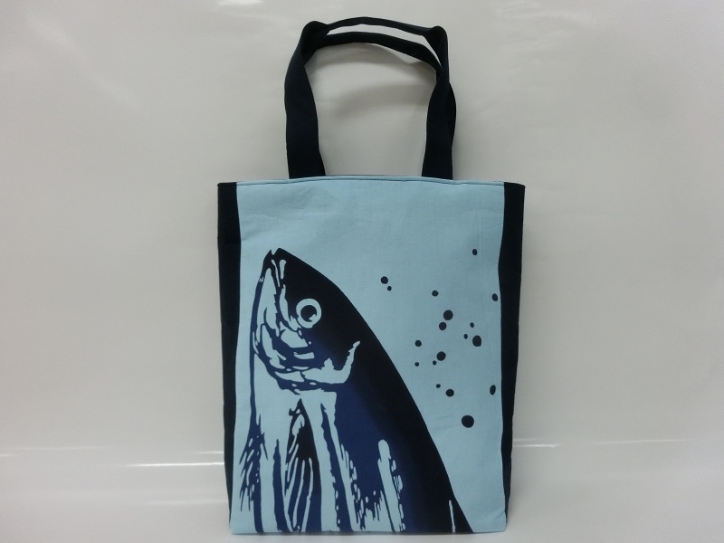 a10-829　焼津 鰹・かつお たて型 バッグと 焼津 巾着