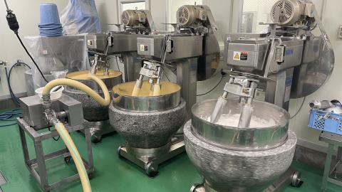 a17-074　農林水産大臣賞受賞　特上烏骨鶏卵伊達巻 セット