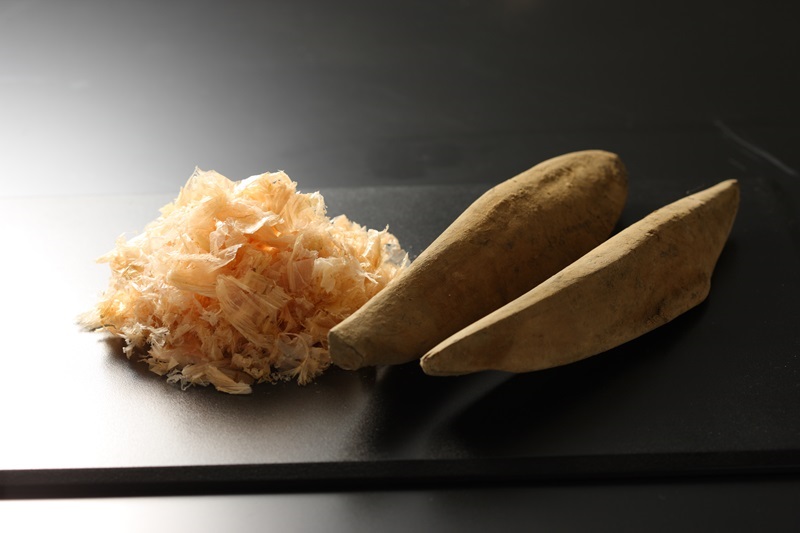 a40-003　味薫り かつお 佃煮 桐箱入り