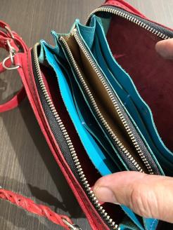 b220-001　ポシェットタイプ 長財布