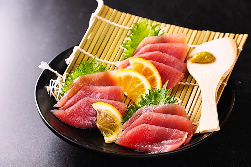 a10-1218　【訳アリ】天然 大目鉢鮪 柵 1.3kg