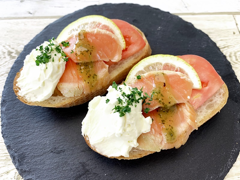 a15-639　炙りサーモンバジルオリーブ125g×6本