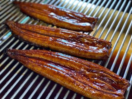 a20-378　【静岡自鰻】 静岡県産 うなぎ 蒲焼 肝吸付（カット）