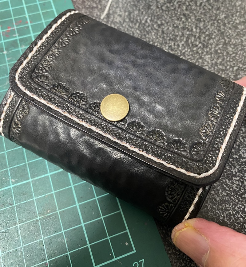 a60-027　鞍職人が考えたコンパクトで大容量財布