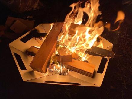 a70-008　osoto雑貨オリジナル 焚き火台 Hexaと薪割きつつき