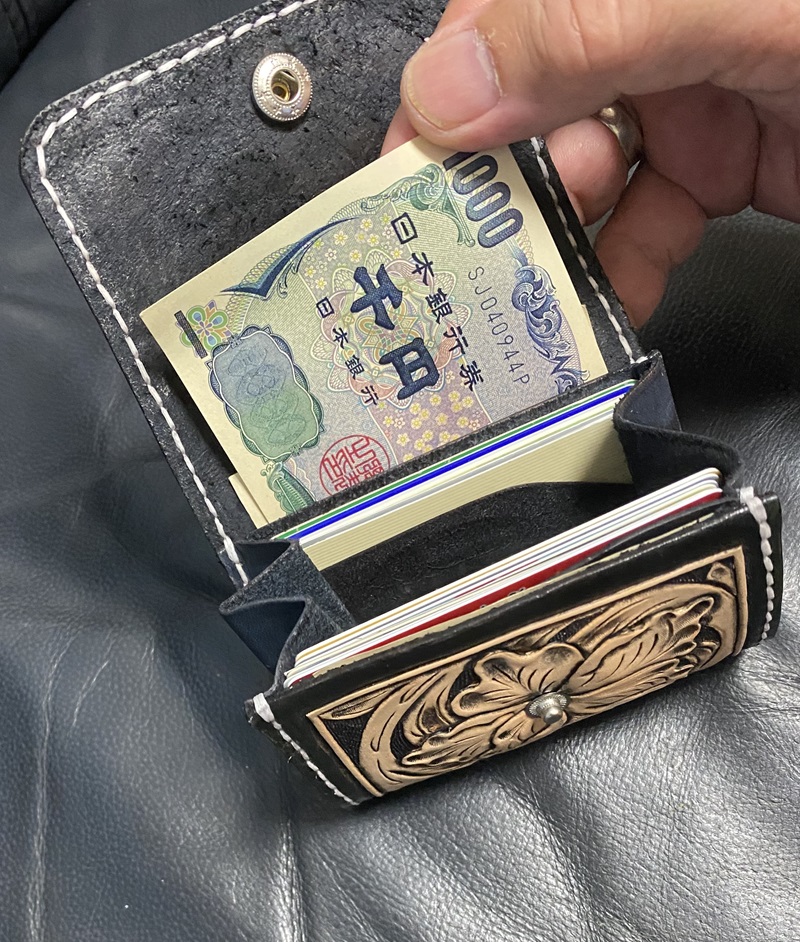 a60-027　鞍職人が考えたコンパクトで大容量財布