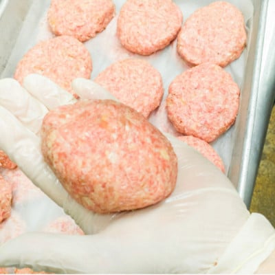 自家製デミグラスソース「特製煮込みハンバーグ」200g×3個　寅や【配送不可地域：離島・北海道・沖縄県・東北・中国・四国・九州】