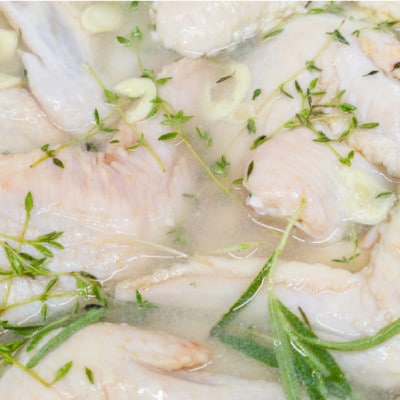 ほろりとほぐれる、しっとり柔らか手羽先のコンフィ 15本入り　寅や【配送不可地域：離島・北海道・沖縄県・東北・中国・四国・九州】