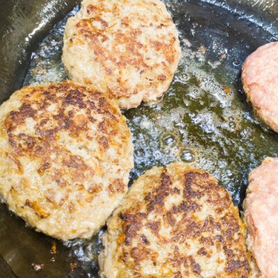 自家製デミグラスソース「特製煮込みハンバーグ」200g×3個　寅や【配送不可地域：離島・北海道・沖縄県・東北・中国・四国・九州】