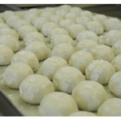 生クリーム大福「うさぎのしっぽ」抹茶8個・いちご8個【配送不可地域：離島・北海道・沖縄県・四国・九州】