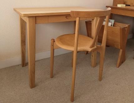 机 つくえ コンパクト デスク ダイニング テーブル 無垢材 家具 おしゃれ 人気 新生活 2人暮らし 国産 栗の木 栗材 リビング インテリア 木製 藤枝家具 木工品 日用品 遊木舎 G85