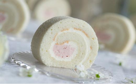 ロールケーキ 1本 ストロベリー いちご 期間限定 冷凍 ケーキ 藤枝ロール オーガニック 和紅茶 使用 洋菓子 スイーツ お菓子 贈答 贈り物 ホテル オーレ 静岡県 藤枝市 PT0122-000007