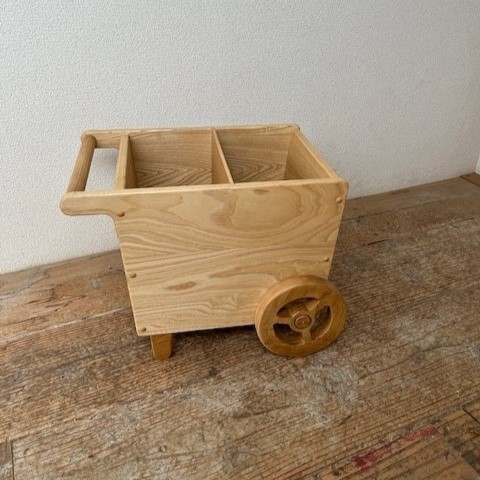 本棚 マガジン ラック 本 雑誌 収納 おしゃれ 木製 こども キッズ 無垢材 国産 栗の木 栗材 インテリア 藤枝家具 木工品 日用品 遊木舎 G141 マガジンラック K 静岡県 藤枝市