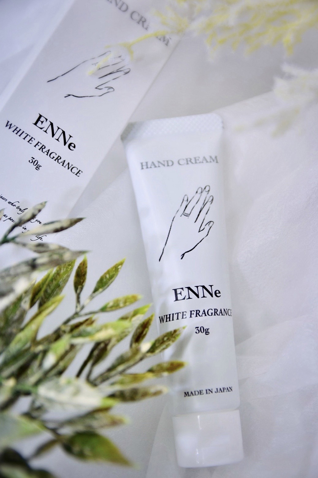 【WHITE FRAGRANCEの香り】ENNe ハンドクリーム 1本 美容 ハンドケア サロン 保湿 しっとり ベタつかない 乾燥 国産 ギフト プレゼント 贈答用 静岡県 藤枝市