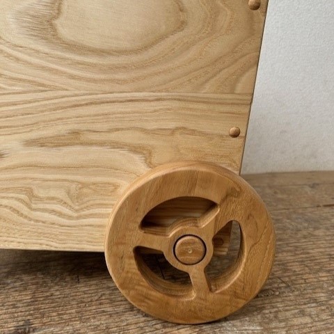 本棚 マガジン ラック 本 雑誌 収納 おしゃれ 木製 こども キッズ 無垢材 国産 栗の木 栗材 インテリア 藤枝家具 木工品 日用品 遊木舎 G141 マガジンラック K 静岡県 藤枝市