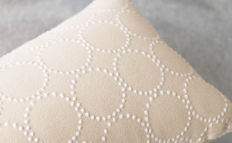 ミニクッション 長方形 タンバリン生地 エクリュ 約42×26cm ミナペルホネン 秋山木工 秋山木工株式会社 国産 静岡県 藤枝市 エクリュ