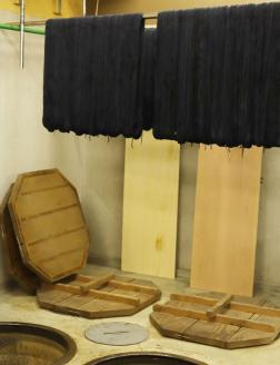 【Mサイズ×男性用：ファスナー有り】天然にこだわった自慢の逸品　【みくりや染織】正藍染手織り木綿作務衣上下一式（上衣無地・ズボン刺し子織り）