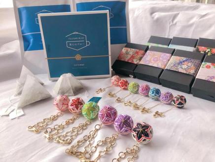 【ピアス× 2点】御殿場支え愛デラックスセット ーブルーティー3セット・桜彩SAYAてまり（バッグチャームとピアス2つ）