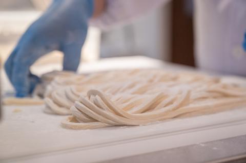 一度食べたらくせになる！！「御殿場名物　まえはらのうどん」生麺、つけ汁セット　4人前｜冷蔵便 時短 太麺 肉うどん ※北海道・沖縄・離島への配送不可