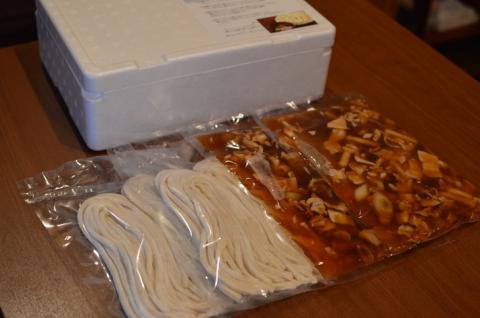 一度食べたらくせになる！！「御殿場名物　まえはらのうどん」生麺、つけ汁セット　4人前｜冷蔵便 時短 太麺 肉うどん ※北海道・沖縄・離島への配送不可