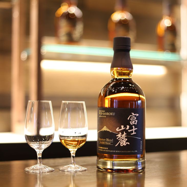 「キリンウイスキー 富士山麓シグニチャーブレンド」と「富士御殿場蒸溜所オリジナルテイスティンググラス」◇｜ ウイスキー ハイボール 700ml 1本 グラス付き セット ギフト 富士山麓 国産 キリン KIRIN 麒麟 富士御殿場蒸溜所 ジャパニーズウイスキー ウィスキー お酒 酒 家飲み 贈り物 プレゼント 静岡県 御殿場