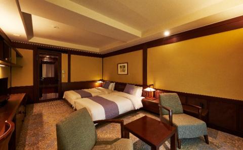 葛城 北の丸ペア宿泊券 1泊2食 饗コース＆ドリンクフリー＆お土産つき【静岡クラウンメロン富士級 1個】メロン 人気 厳選 グルメ 家族 夫婦 静岡 旅行 袋井市