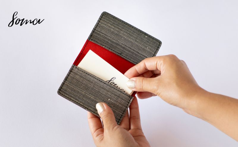 自然素材を使った名刺入れ(茶色・緑)