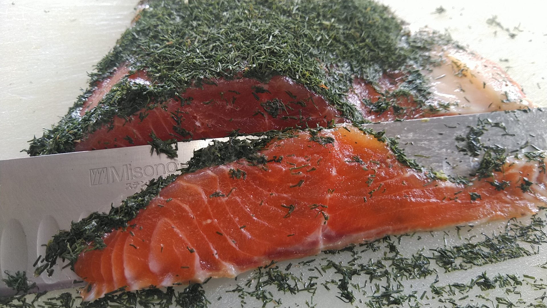 富士山グラブラックス (スモークサーモントラウト) スライス 80g x 3パック (約240g) 冷凍 マリネ 虹鱒 ニジマス すそのブランド認定品