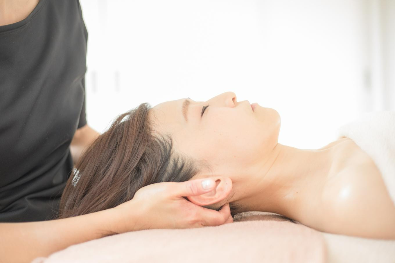 【自然療法サロンミモザ】白びわの葉を使用したハマム浴＋フェイシャルエステ60分コース（白びわオイル付き） 063-001