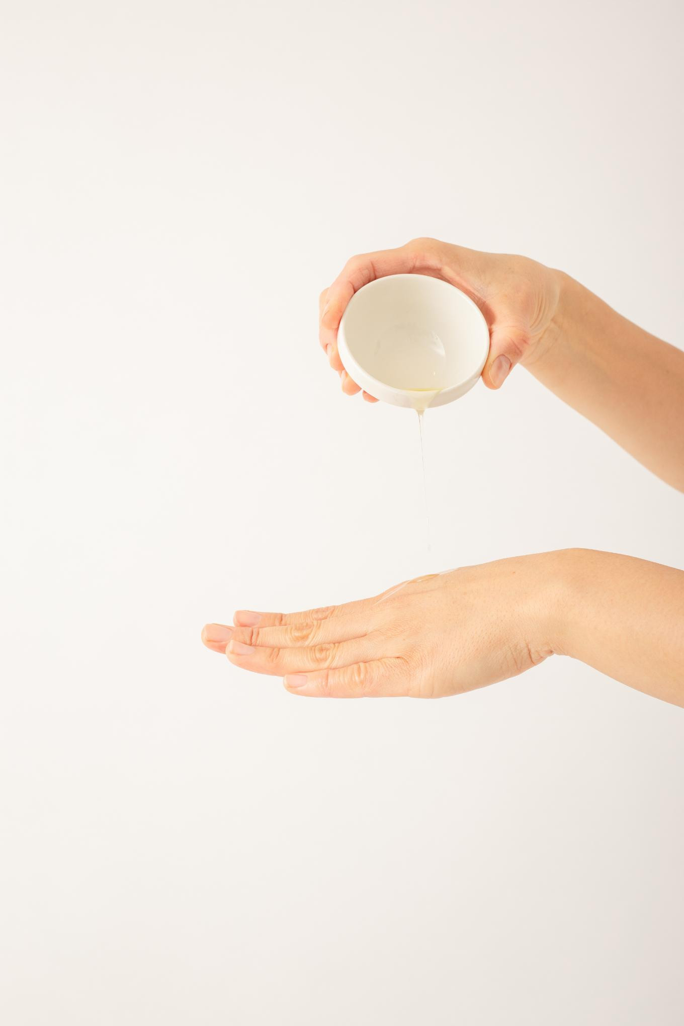 【自然療法サロンミモザ】白びわの葉を使用したハマム浴＋フェイシャルエステ60分コース（白びわオイル付き） 063-001