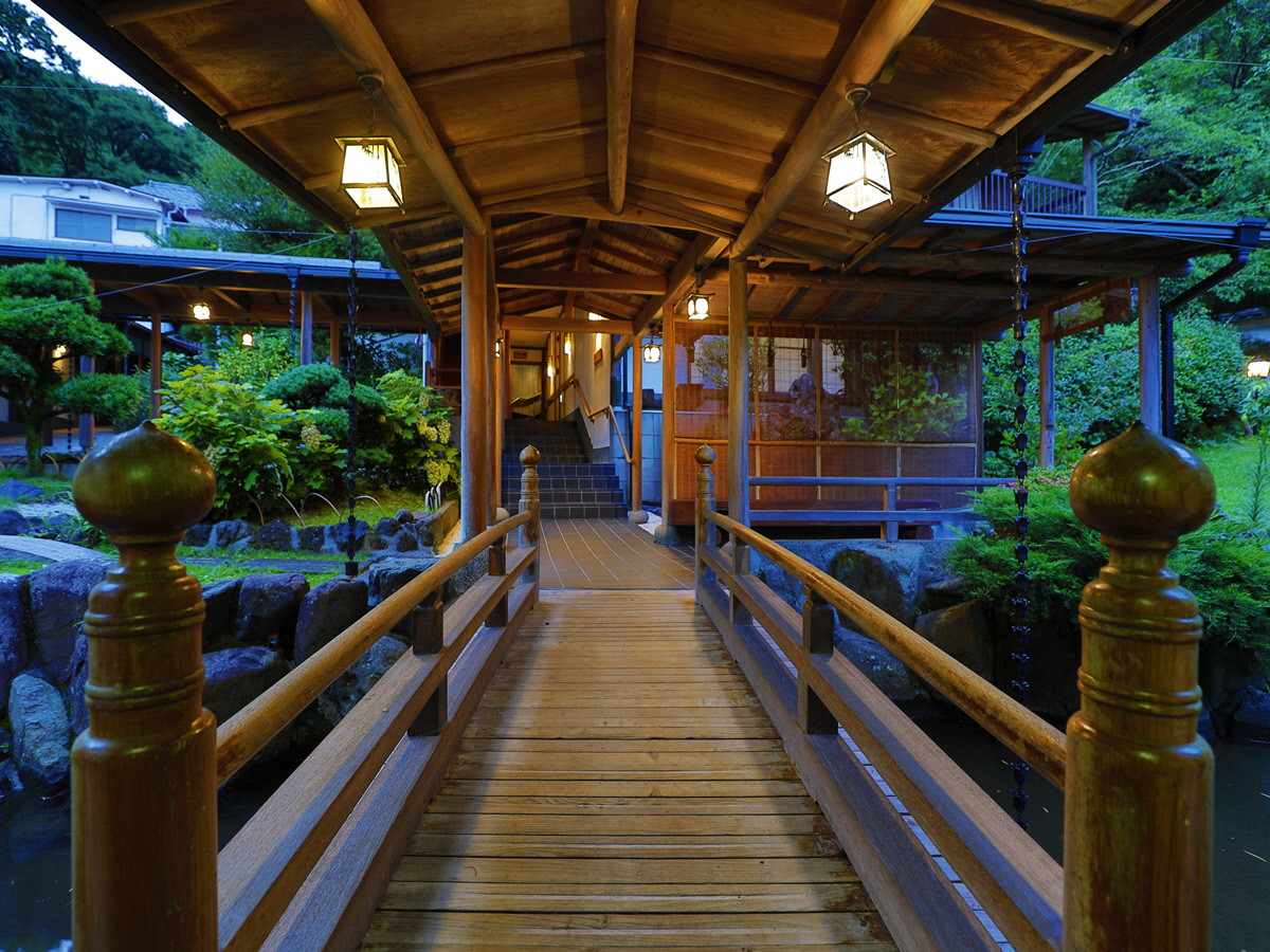 F-42　【坂聖・玉樟園】１泊２食付き宿泊券（2名様）