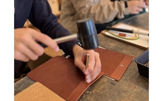 14-004　猟師と鹿革サコッシュ作り体験　2名様