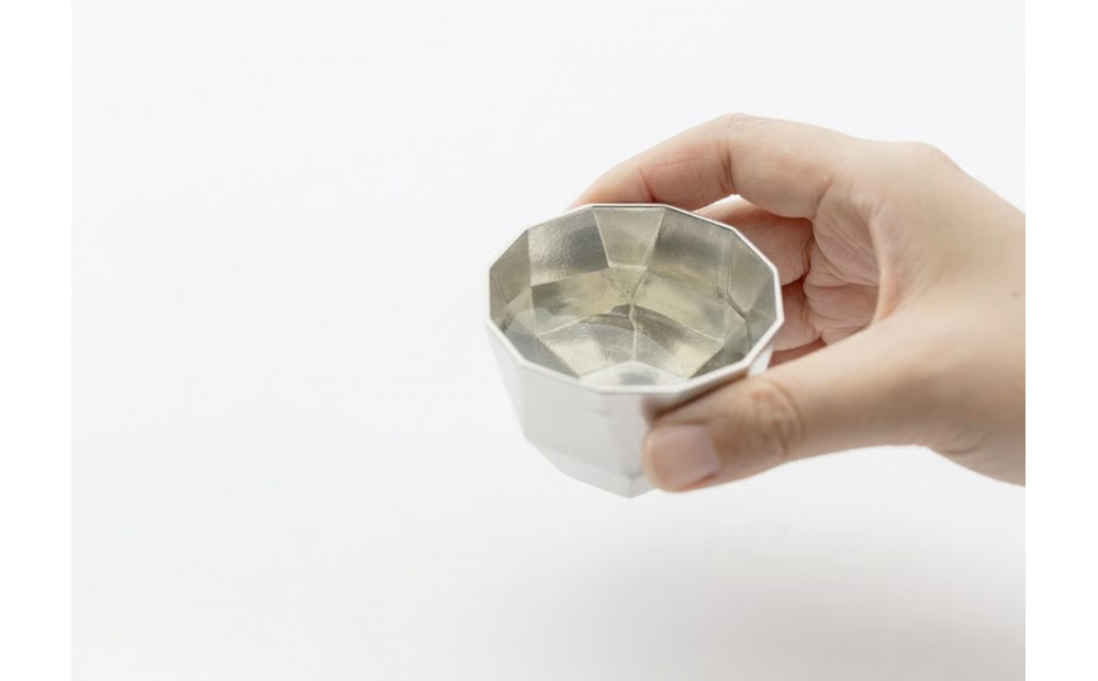 【折々】角々ぐい呑み