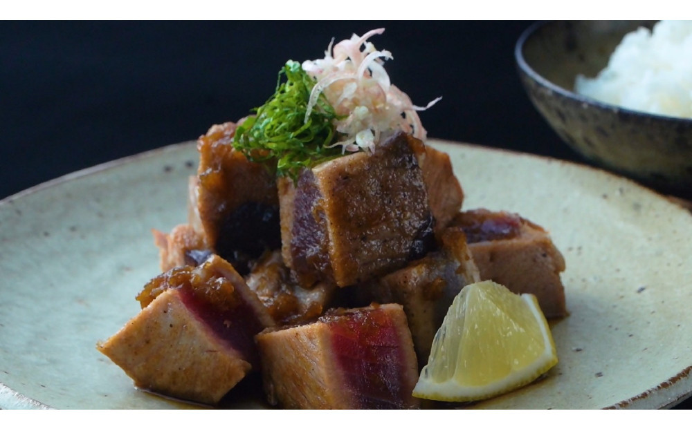 【年内発送】【大容量】日光丸自慢の一本釣りカツオ使用！カツオシーステーキ約1,200g（約400g ×3）特製ステーキソース付き  鰹  冷凍 小分け 大容量  時短  便利 個包装 おつまみ おかず 惣菜 晩ごはん 加工品 カツオ 鰹  魚  焼くだけ