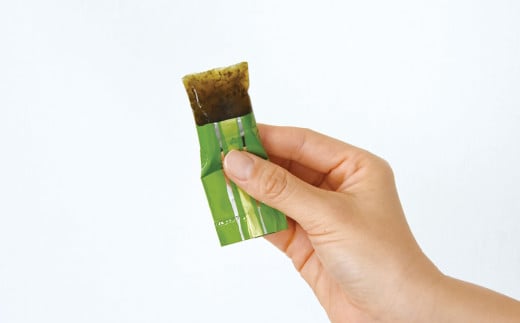 お茶の葉入りひとくち羊かん（18個入）