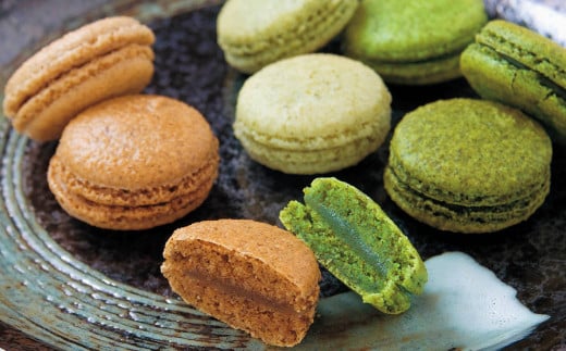 「菊川深蒸し和カロン」と「こだわりの焼菓子 8個セット」