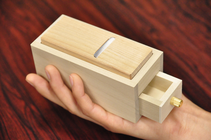 ｶﾈｻの「ミニ削り器と手火山式本枯れ田子節セット」 削り器 ミニ 手火山 田子節 鰹節 かつお節 カツオ 伊豆