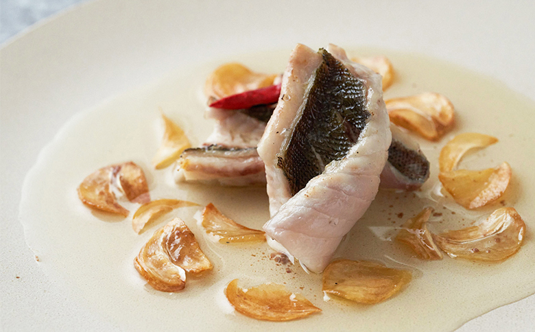 伊豆の地魚を堪能「THIS IZ FISH イサキのアヒージョ＆ピリ辛トマトソース」ENEKO Tokyo磯島仁シェフ監修 イサキ トマト アンチョビ ギフト 御中元 御歳暮 伊豆