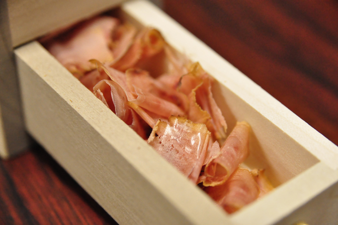 ｶﾈｻの「ミニ削り器と手火山式本枯れ田子節セット」 削り器 ミニ 手火山 田子節 鰹節 かつお節 カツオ 伊豆