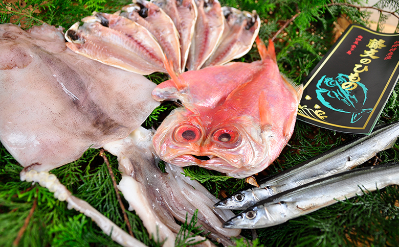 藤文の「西風ひものセット」 秋刀魚 さんまはりこ 鯵 あじ 金目鯛 干物 一夜干し 伊豆 ギフト 御歳暮 御中元