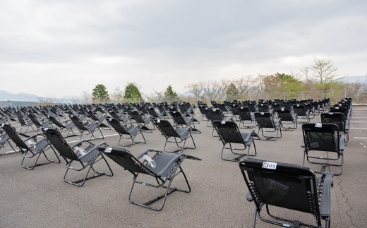 4K2【2026年4月11日（土）開催】「富士山花火 vs スピードウェイ2026」 エキサイティング花火直下エリア リクライニングチェア 1名