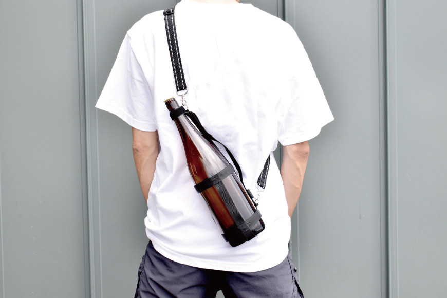 一升瓶を背負える 一升瓶ホルダー [本橋テープ 静岡県 吉田町 1112273]